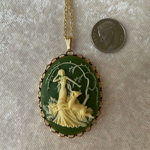 Beautiful Victorian Style Green & Ivory Colored Diana with Fawn Cameo Pendant w Chain!