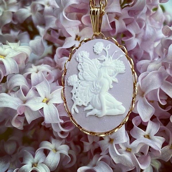 Lovely Vintage Style Lilac Fairy Cameo Pendant w Chain Necklace Set in Gold Lace!
