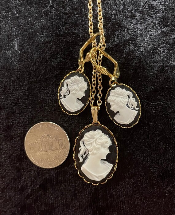 Gorgeous Vintage Style Classic Black Ivory in Gold Fashion Cameo