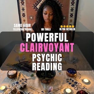 以下が含まれることがあります： 占いサービスを宣伝する画像。テキストは「Powerful Clairvoyant Psychic Reading」と大きなピンク色の文字で書かれています。画像には、テーブルの上にろうそく、クリスタル、タロットカードが含まれています。