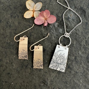 Lotus ~ Kala ~ Lotusohrringe ~ Lotuskette ~ lange Lotuskette ~ Silberne Lotusohrringe ~ Goldene Lotusohrringe ~ Goldene Lotuskette