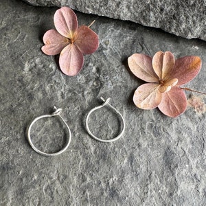 Boucles d'oreilles Silver Sleeper ~ Remplissage d'or 14 carats en argent sterling fait main ~ sécurisés ~ légers ~ confortables ~ sans rinçage ~ idéal pour les oreilles nouvellement percées