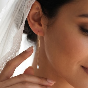 Pendientes colgantes de plata chapados en oro con diamantes, pendientes largos minimalistas, delicados pendientes colgantes para bodas, regalos para ella.