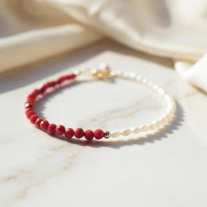 Sötvattenspärla och sydröd agat armband eleganta handgjorda pärlsmycken presenter till henne