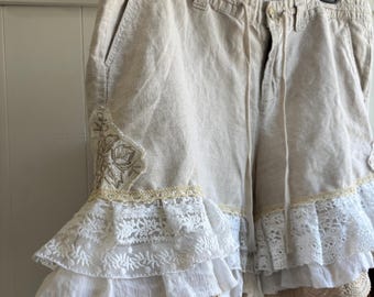 Upcycled Leinen Rüschen Bloomer Shorts Größe L / XL Lace Crochet Floral Boho Festival
