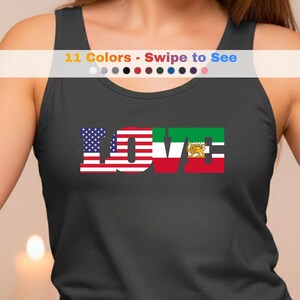 Può includere: Una canotta nera con la scritta "LOVE" in un design colorato. Le lettere sono riempite con le bandiere americana e iraniana. La parte superiore ha il testo "11 colori - Scorri per vedere" in alto.