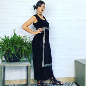 Vintage Prom Dress / Black Velvet Dress / Renaissance Dress / Goth Prom Dress / 70s Dress