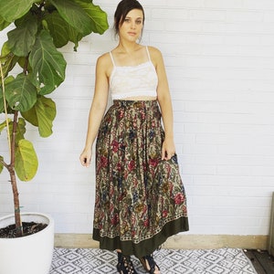90s Vintage Paisley Floral Plisado Talle Alto Midi Maxi Circle Falda Verde Oliva
