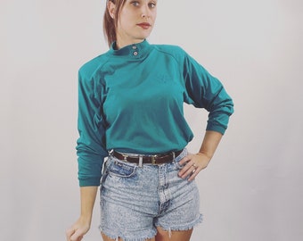 Blusa vintage anos 80 com gola alta e malha de algodão verde-azulado com manga raglan e top ombreira