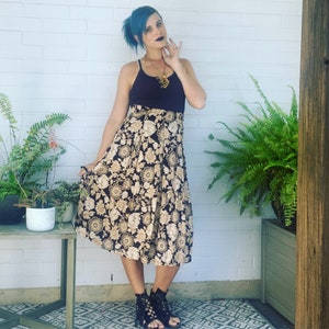 90&#39;s Vintage Midi High Waisted Floral Skirt