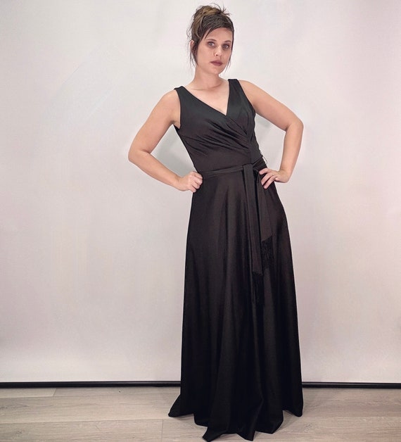 Neckline Tie Flowing Black Maxi Dress Neckline Tie Flowing Black Maxi Dress