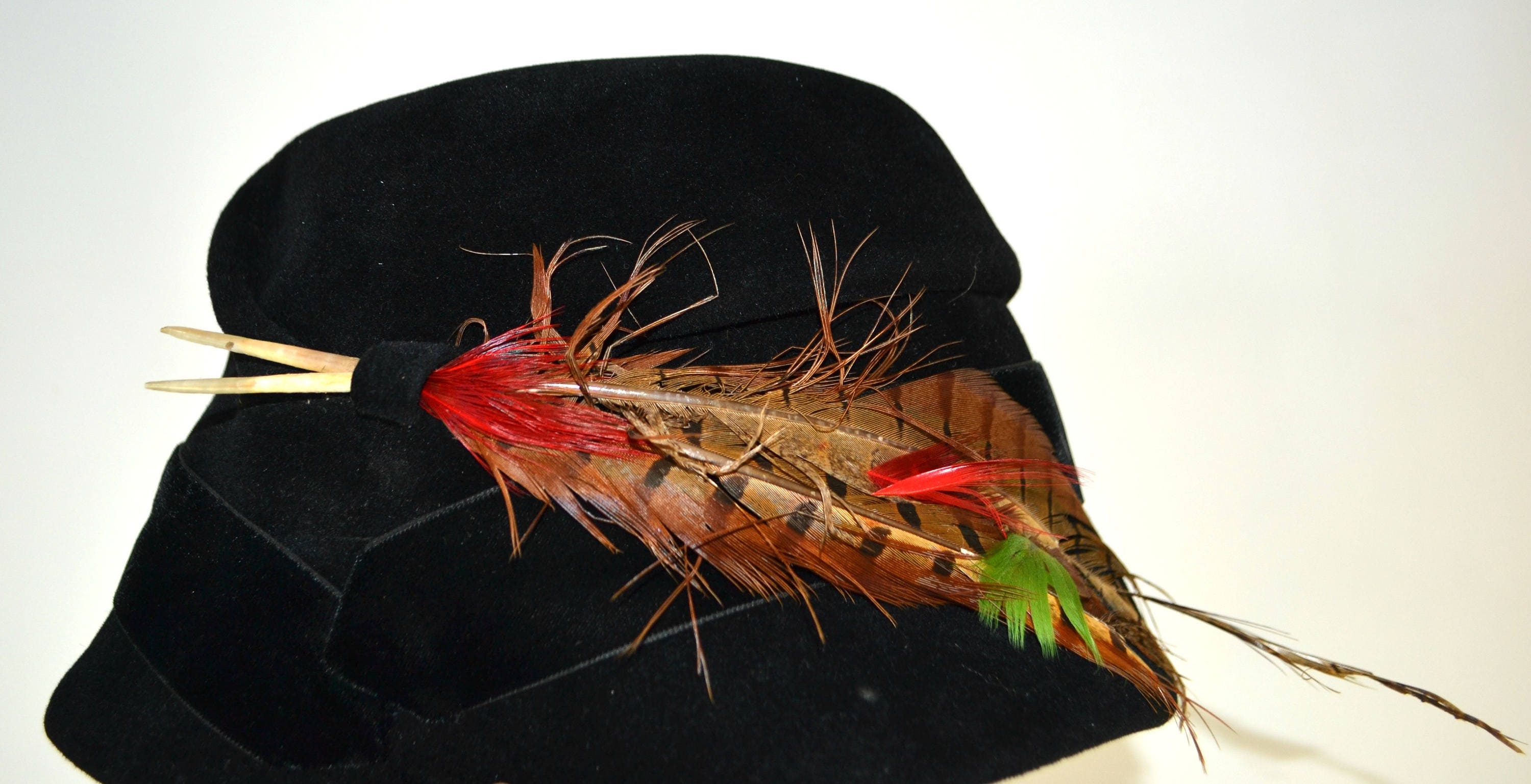 1950s/1960s Black Feathered Felted Wool Cloche Hat by  display picture 1