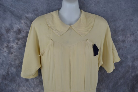 1940s Soft Buttery Yellow Fitted Crepe Dress, Nee… - image 6