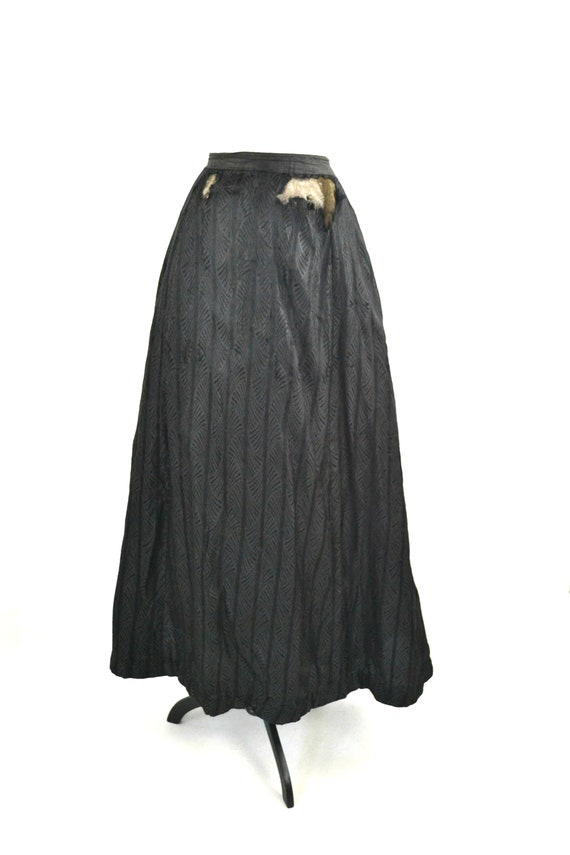 Victorian Black Walking Skirt, Estate Fresh, Need… - image 2