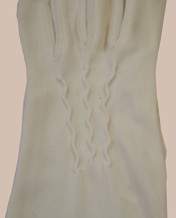 1960s Creamy White Ladies Wrist Length Nylon Glov… - image 6