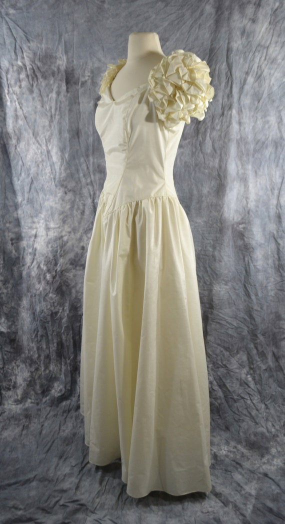 1980s NOS Creamy White Formal Gown by Escapades, … - image 3