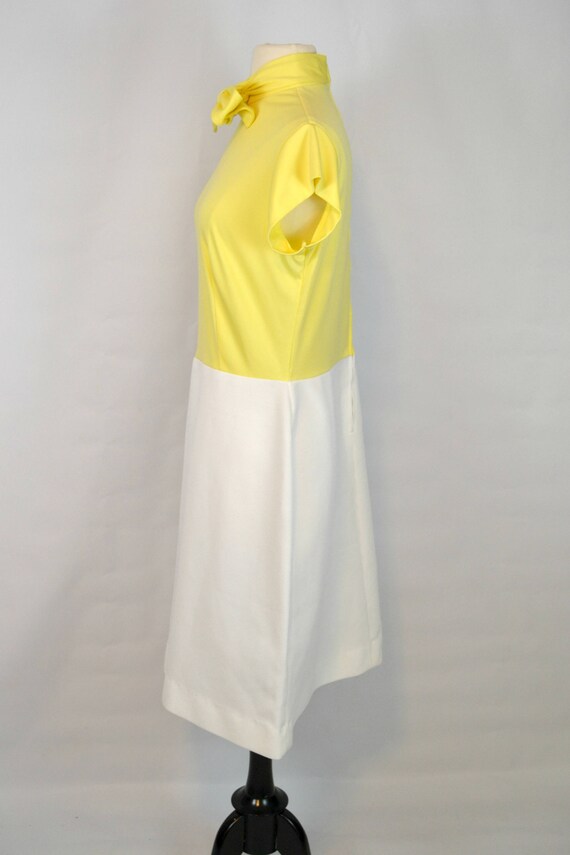 1970s Yellow Bodice and White Skirt Dress and Str… - image 4