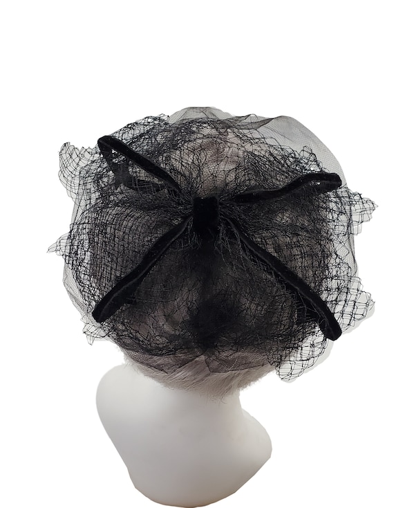 Vintage 1950s Black Velvet Bow Hat w Netting Vintage 1950s 1960s Black Velvet and Netting Halo Hat, Bows  main image 2