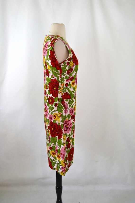 1960s Bold Red, Pink, Yellow and Green Floral Sle… - image 6