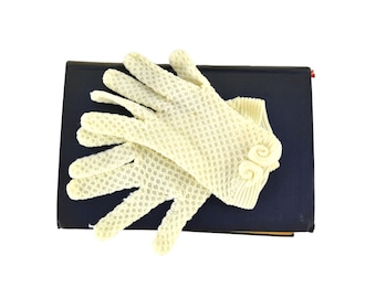 Vintage Childs or Small Adult Ivory Dainty Knit Wrist Length Gloves