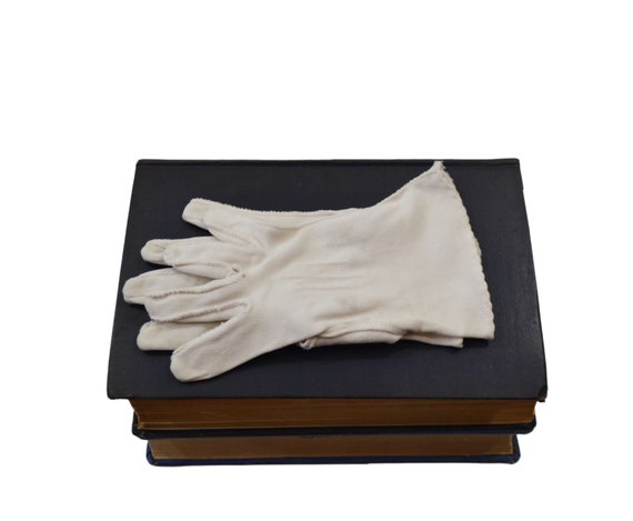 1950s White Girls Wrist Length Gloves by Nolan, C… - image 2