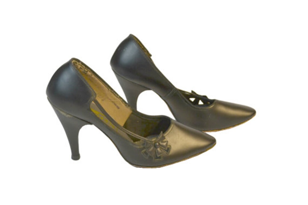 1950s/1960s Black Pumps Heels Kitten Heels by Aldens Size 6 - Etsy