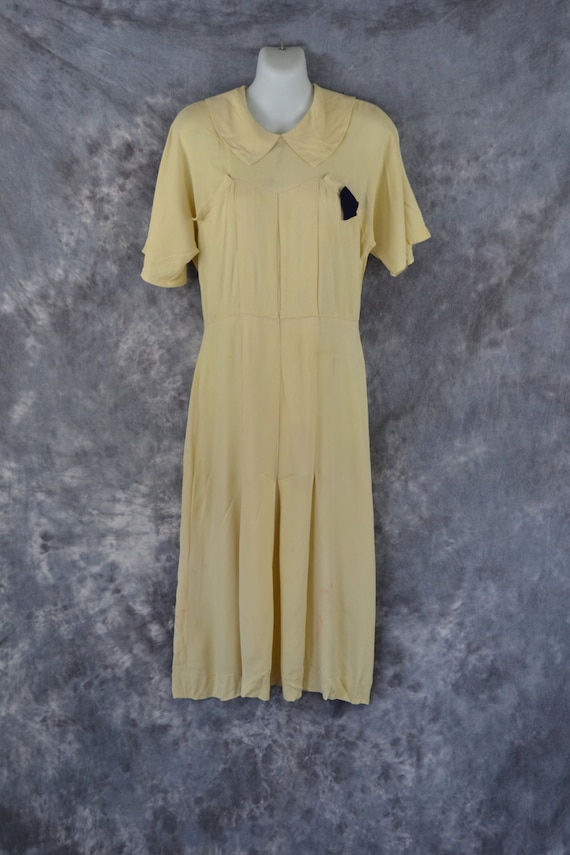 1940s Soft Buttery Yellow Fitted Crepe Dress, Nee… - image 2