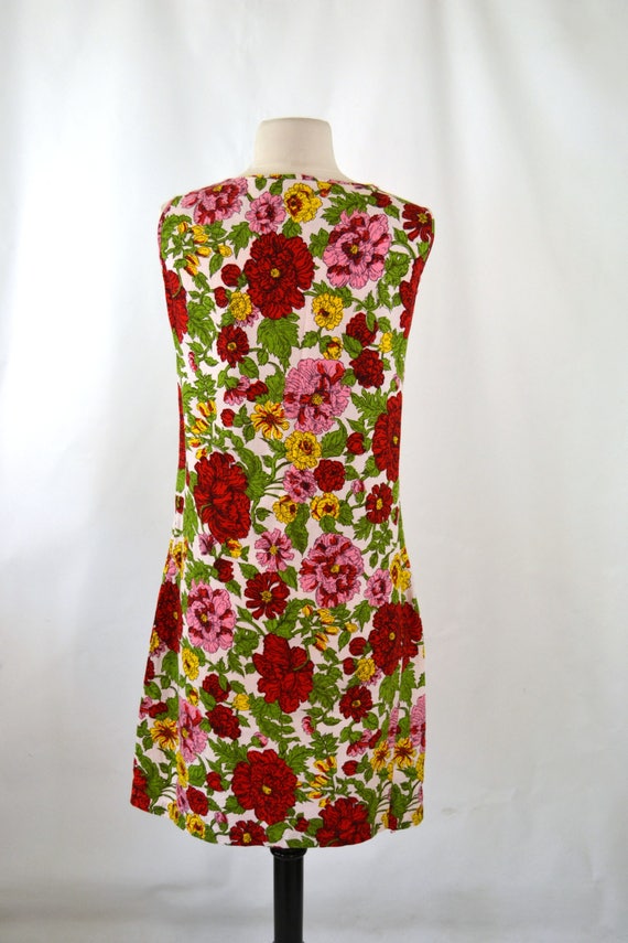 1960s Bold Red, Pink, Yellow and Green Floral Sle… - image 5