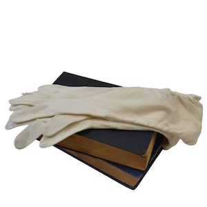 1960s Ivory White Ladies Dinner Length Ruched Cotton Gloves, Size 6