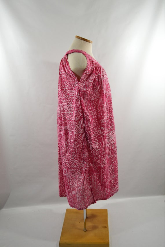 1980s/1990s Pink and White Tiki Print Muumuu Dres… - image 6