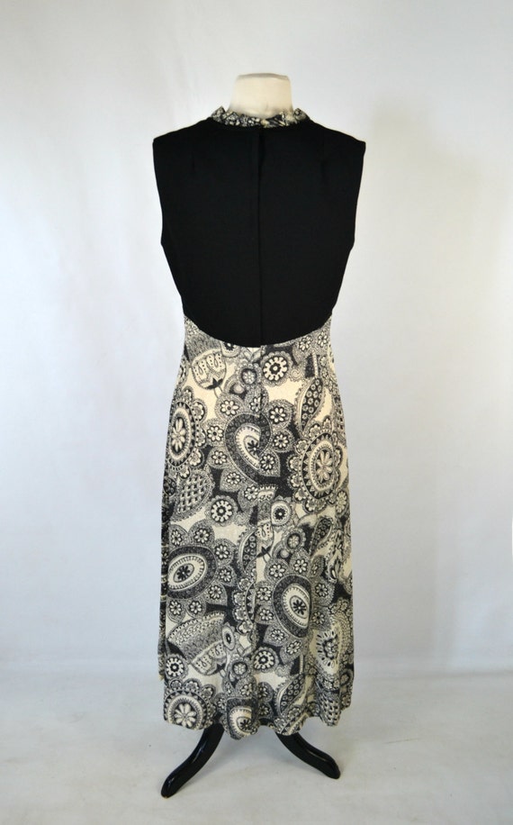 1970s Black and White Paisley Sleeveless Maxi Dre… - image 5