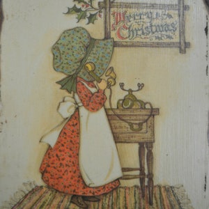 Vintage Holly Hobbie Merry Christmas Wooden Wall Plaque, Girl in Big Hat Answering the Phone image 4