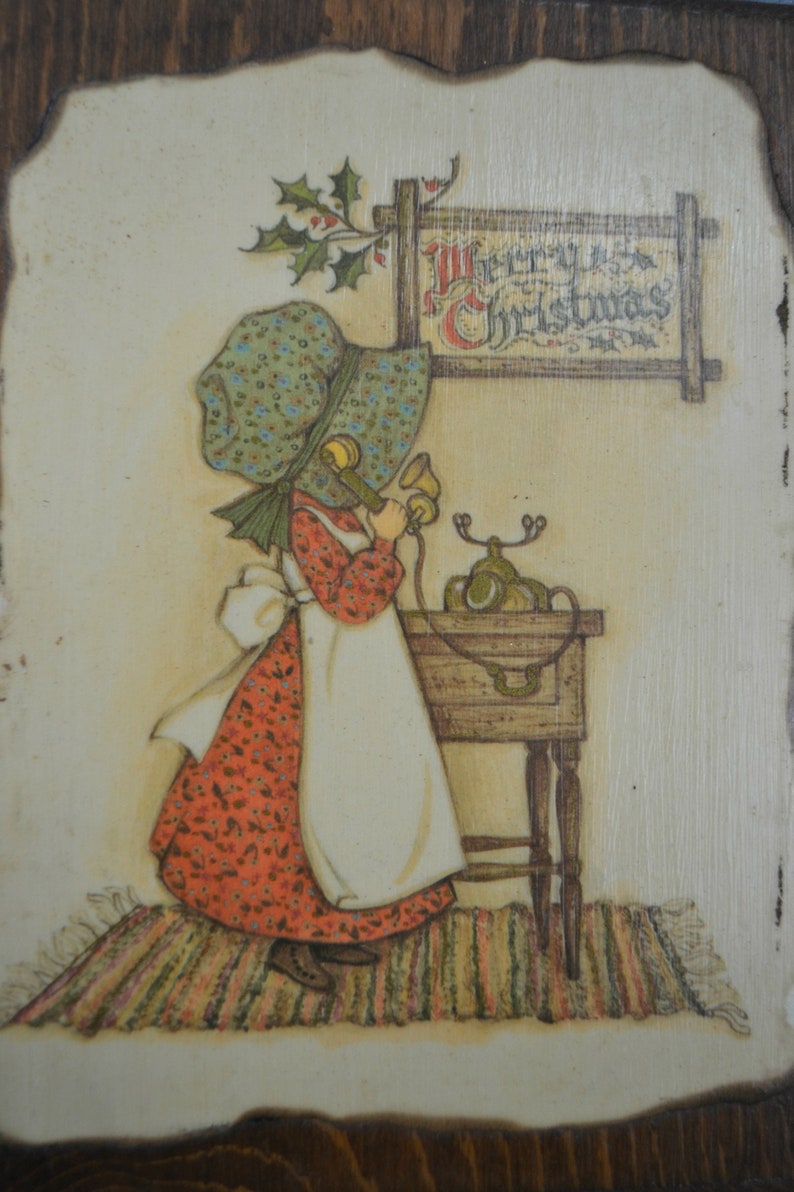 Vintage Holly Hobbie Merry Christmas Wooden Wall Plaque, Girl in Big Hat Answering the Phone image 4