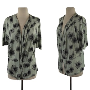 1960s/1970s Green and Black Floral Short Sleeve Shrug