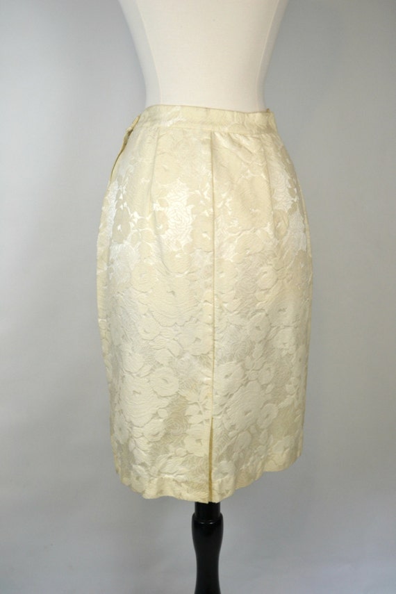 1960s Soft Buttery Yellow Brocade Rose Pattern Kn… - image 4