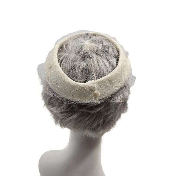 1950s Ivory Lace Floral Fascinator/Birdcage Hat - image 3