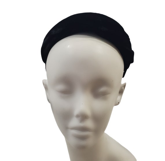 1950s Black Velvet Fascinator Hat with Veil - image 1