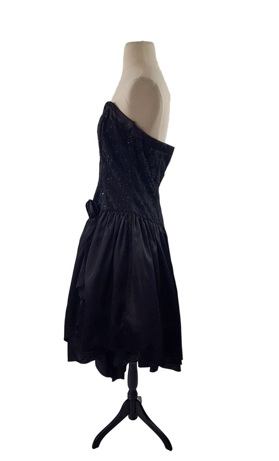 1980s Black Strapless Asymmetrical Hem Dress by G… - image 6