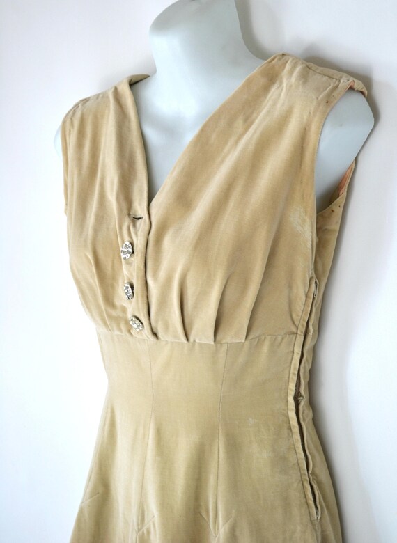 1950s TanBeige Sleeveless Dress. XSmall, Pleated Skirt, Pin Up, Rockabilly 1950s TanBeige Sleeveless Dress. XSmall, Pleated Skirt, Pin Up, Rockabilly