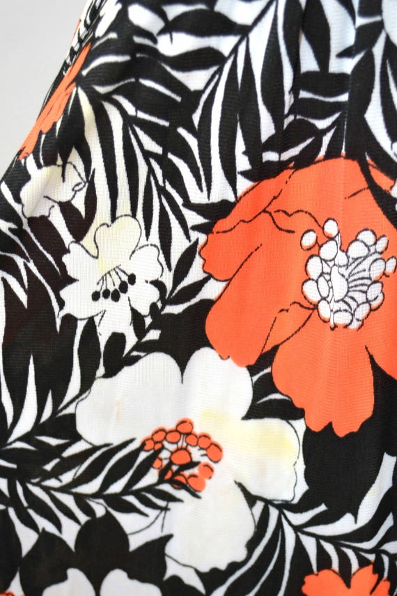 1970s Black, White and Orange Floral Print Sleeve… - image 9