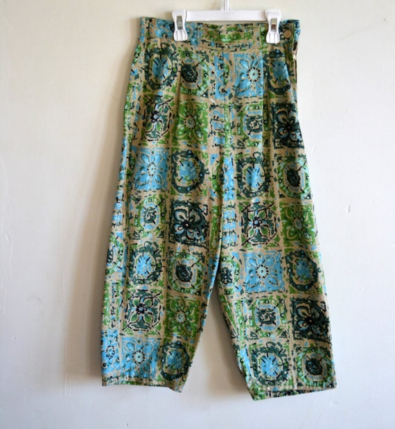 1960s Floral Tile Print Capri Pants, High Waisted… - image 5
