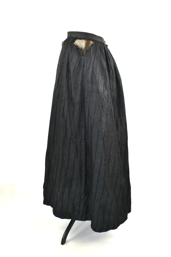 Victorian Black Walking Skirt, Estate Fresh, Need… - image 3