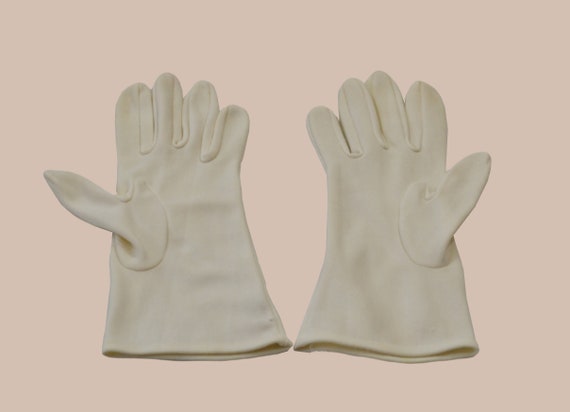 1960s Creamy White Ladies Wrist Length Nylon Glov… - image 5