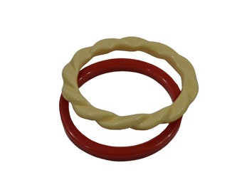 Vintage Red and Cream Scallop Plastic Bangle Bracelet Set