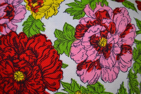 1960s Bold Red, Pink, Yellow and Green Floral Sle… - image 7