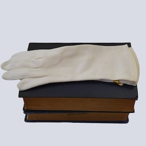 1960s Ivory NOS Ladies Dinner Length Gloves by Hand Treat