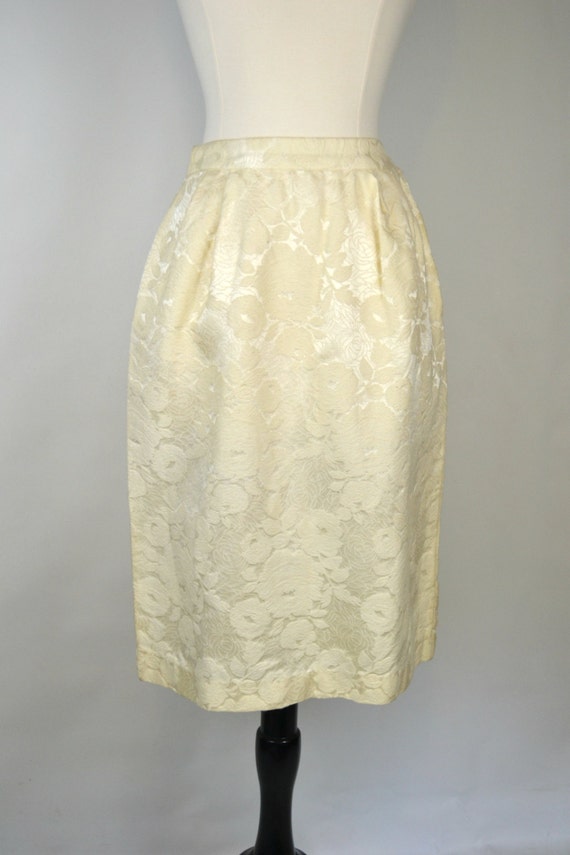 1960s Soft Buttery Yellow Brocade Rose Pattern Kn… - image 2