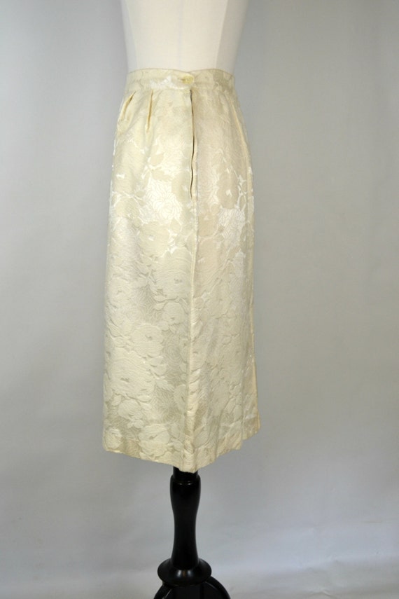 1960s Soft Buttery Yellow Brocade Rose Pattern Kn… - image 3