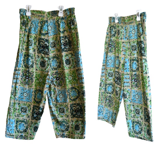 1960s Floral Tile Print Capri Pants, High Waisted… - image 1