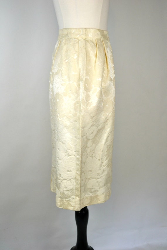 1960s Soft Buttery Yellow Brocade Rose Pattern Kn… - image 5